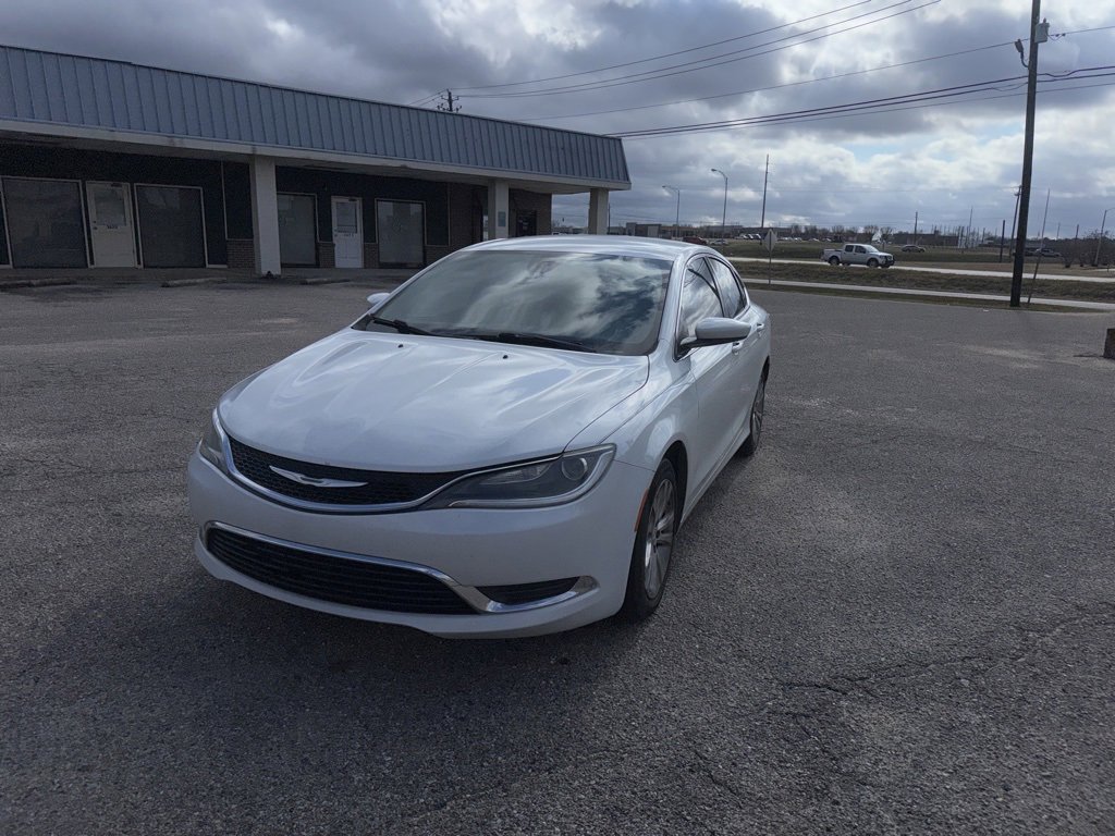 Used 2015 Chrysler 200 Limited w/ Convenience Group image 4