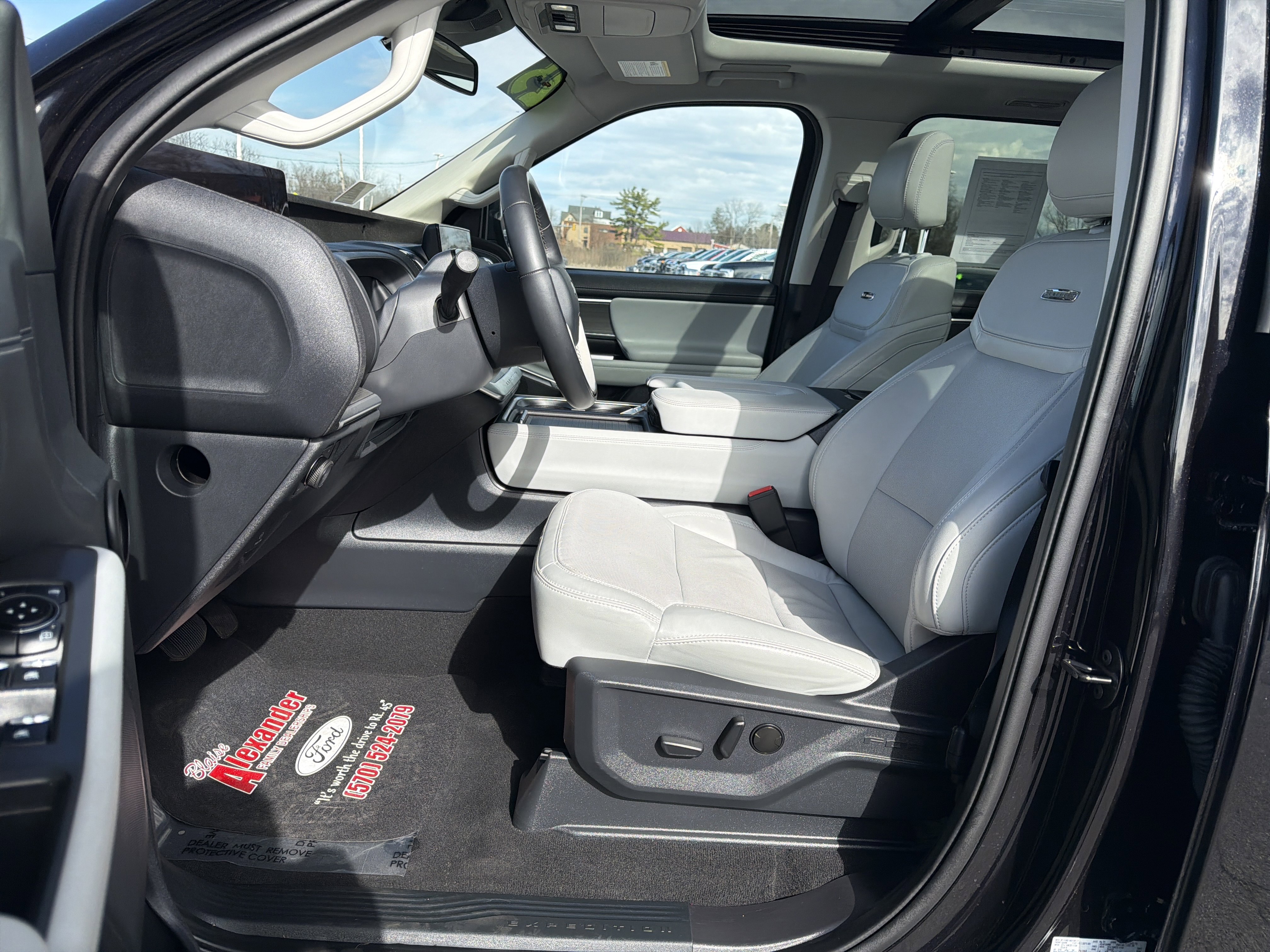 Certified 2025 Ford Expedition Platinum w/ Driver's Package image 12