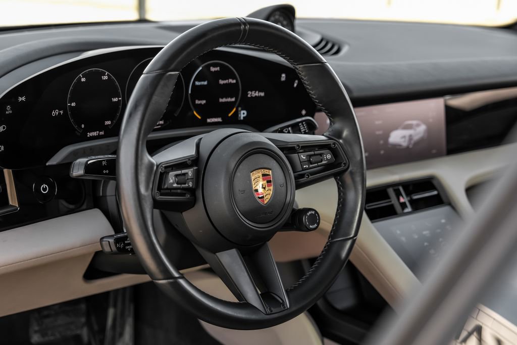 Used 2022 Porsche Taycan image 13