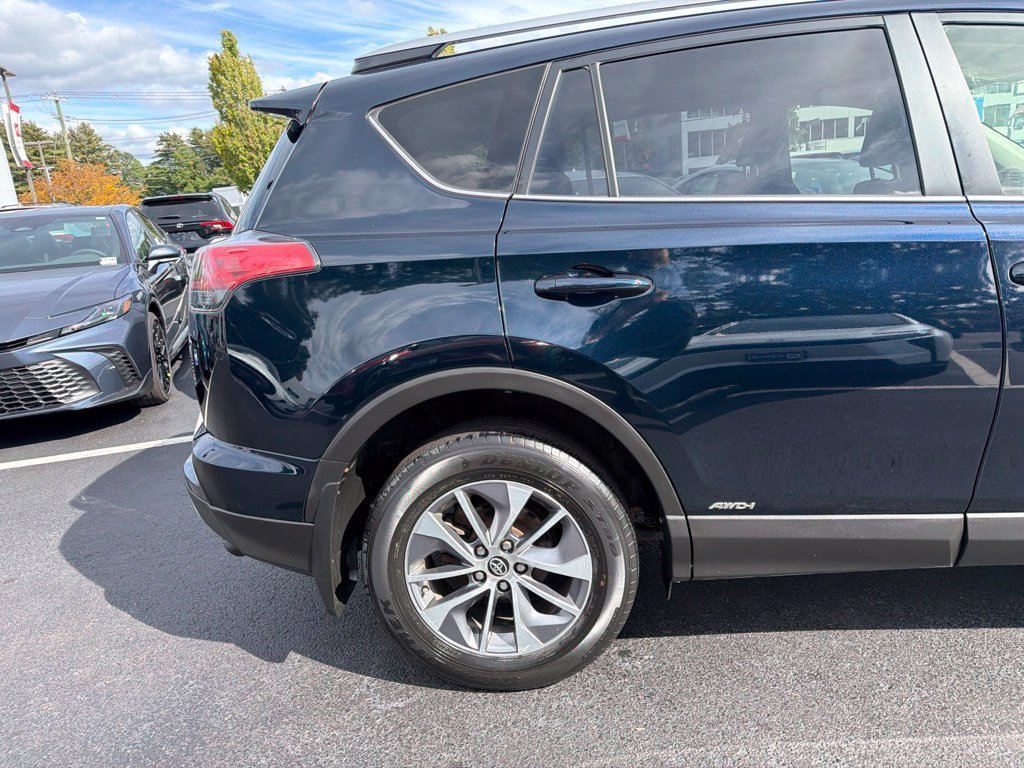 Certified 2018 Toyota RAV4 LE AWD/4WD image 4