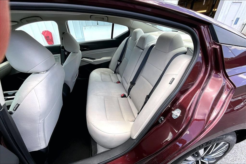 Used 2025 Nissan Altima 2.5 SV FWD image 21