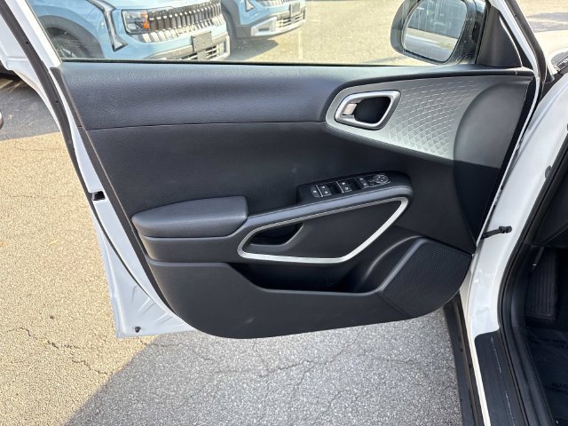 Used 2025 Kia Soul S FWD image 13