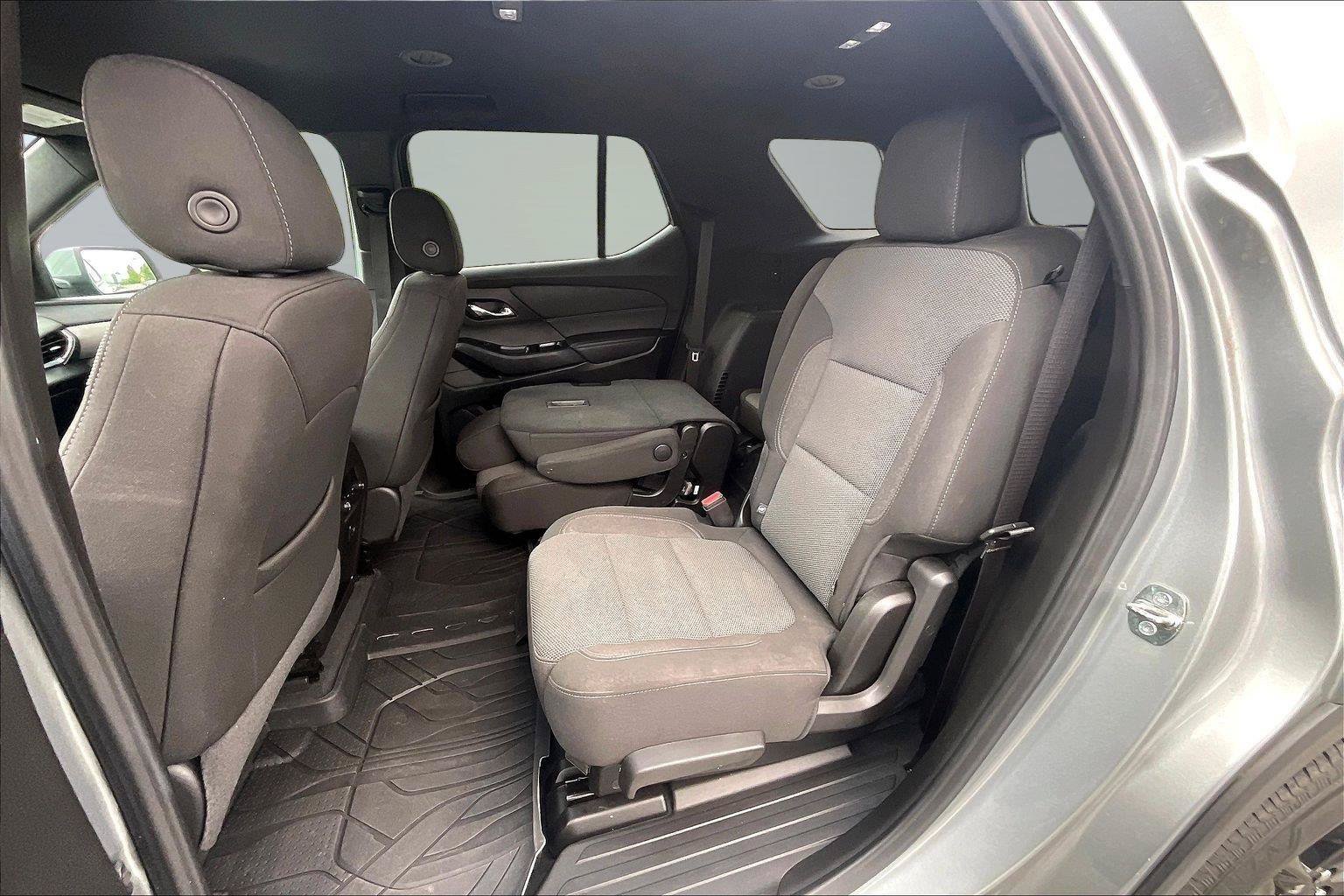 Used 2023 Chevrolet Traverse LT FWD image 25