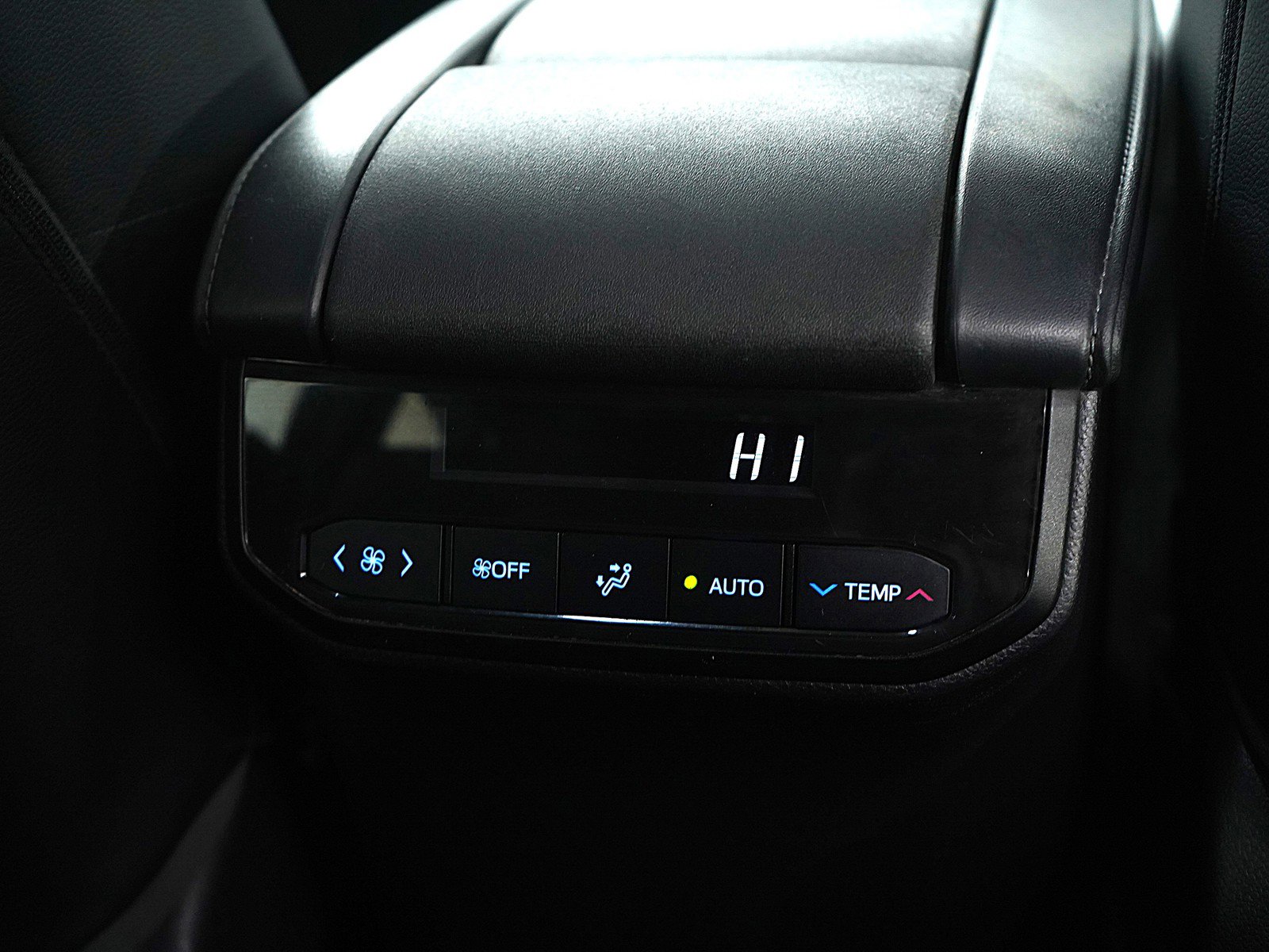 Used 2022 Toyota Highlander XLE image 18