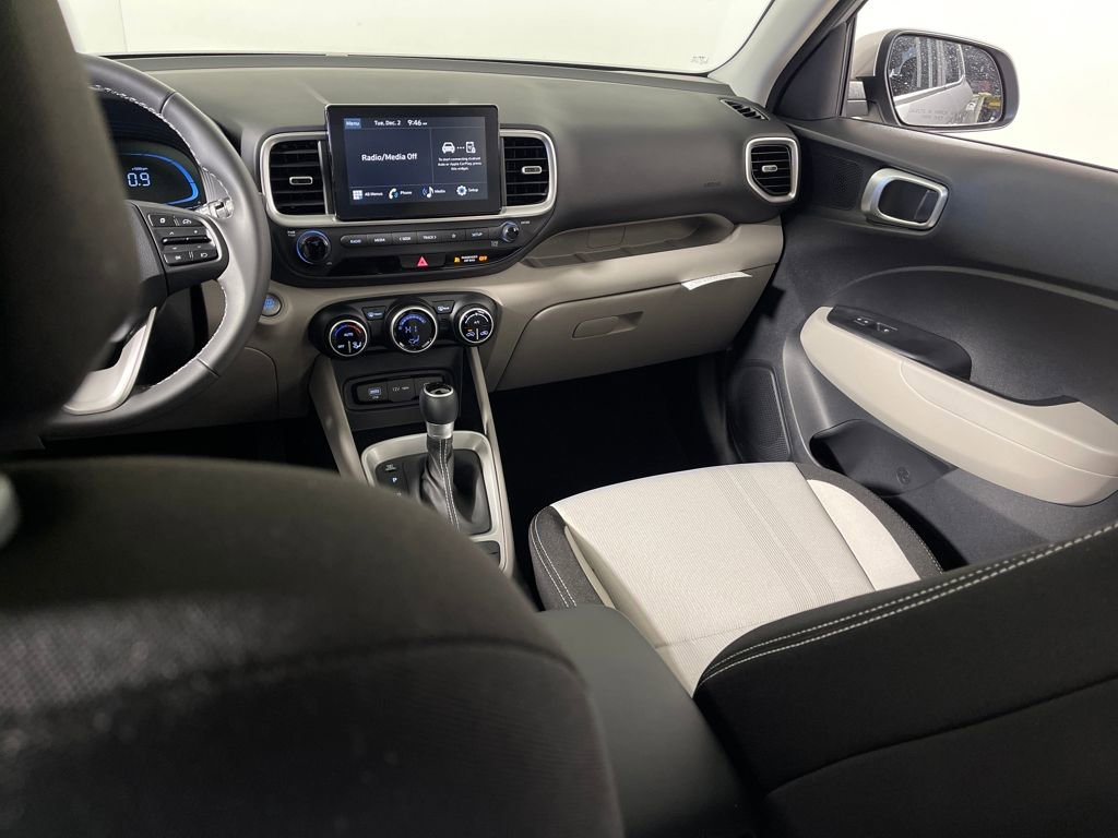 New 2025 Hyundai Venue SEL image 17