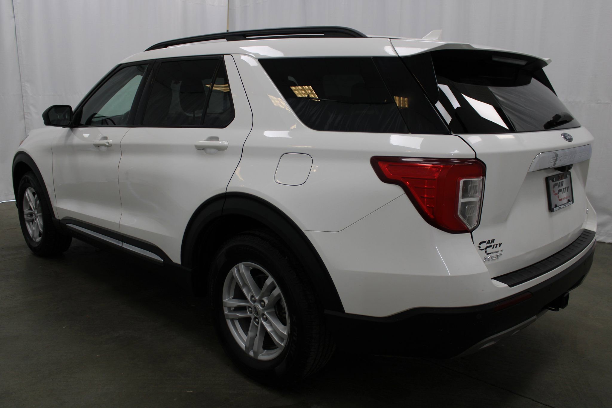 Used 2021 Ford Explorer XLT w/ Equipment Group 202A image 8