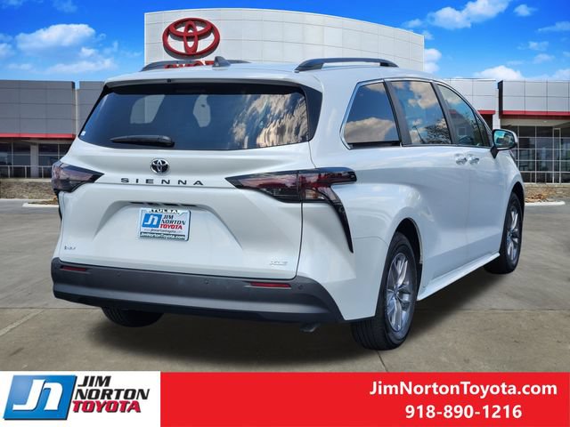Used 2026 Toyota Sienna XLE FWD image 5