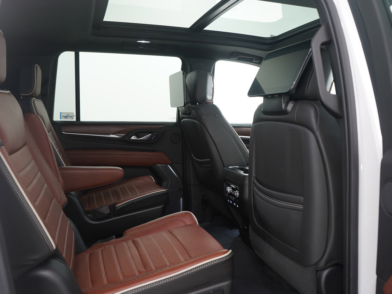 Used 2023 GMC Yukon XL Denali Ultimate image 16