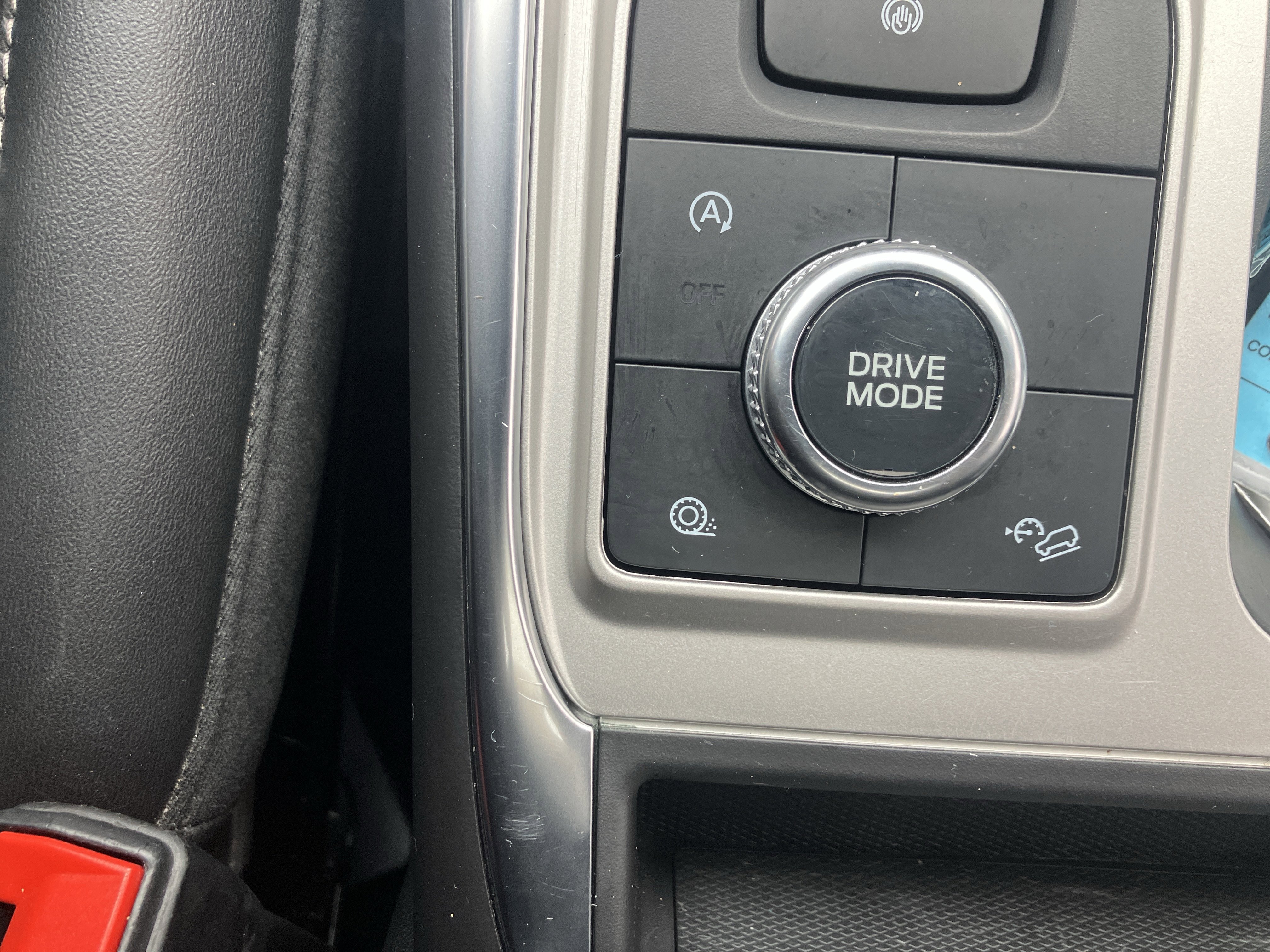 Used 2022 Ford Explorer XLT w/ Equipment Group 202A image 31