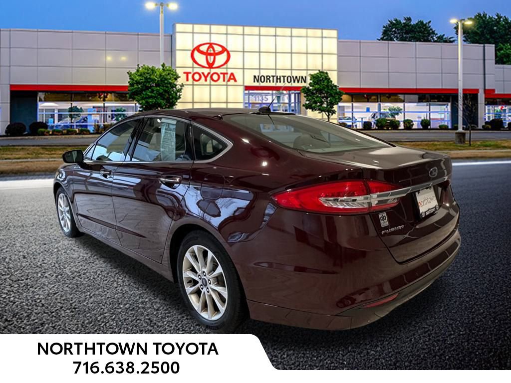 Used 2017 Ford Fusion SE FWD image 3