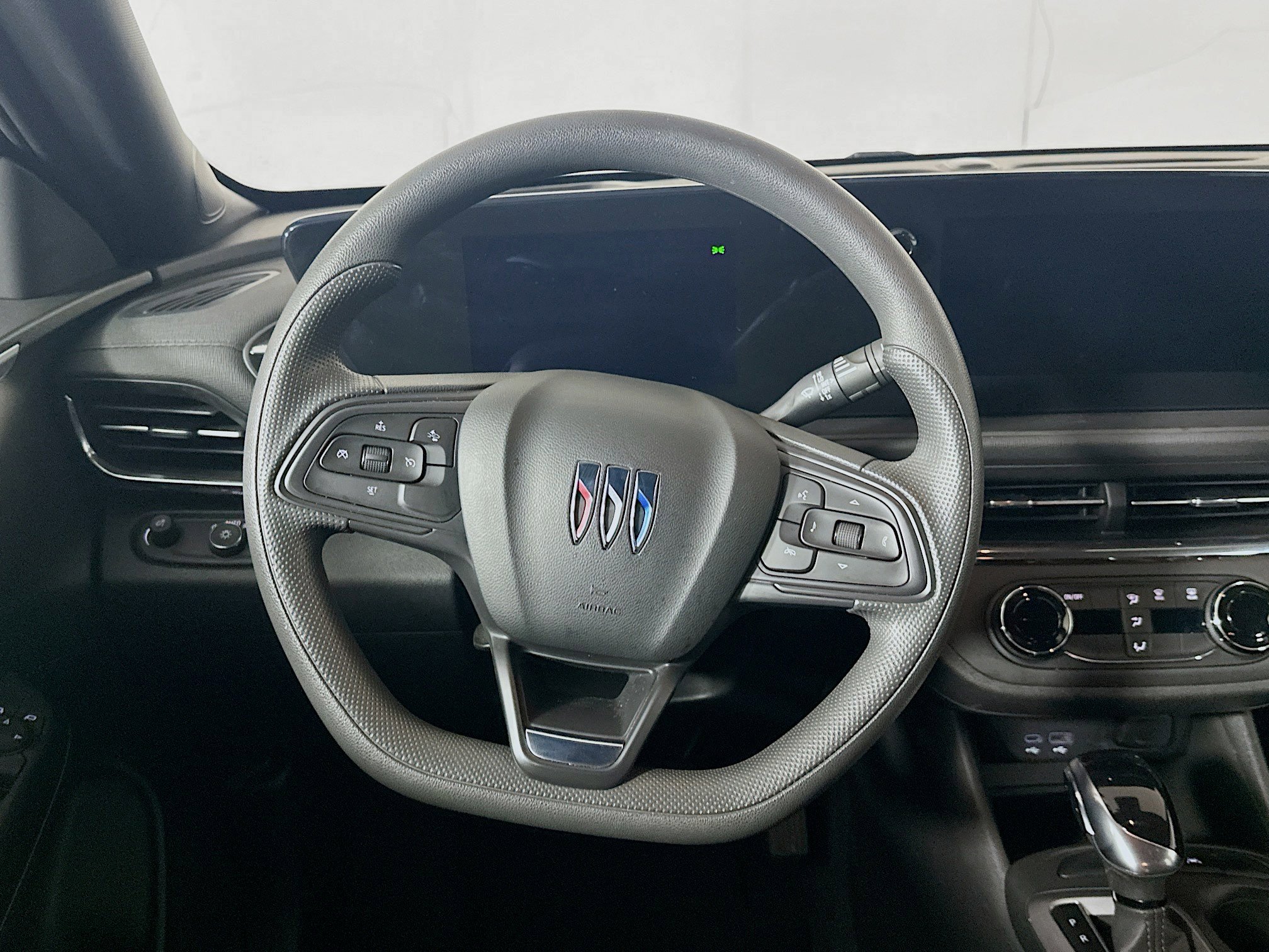 Used 2025 Buick Envista Preferred image 17