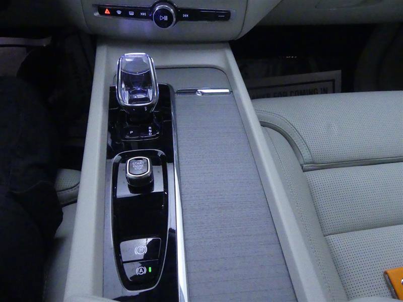 Used 2024 Volvo XC60 T8 Ultimate image 9