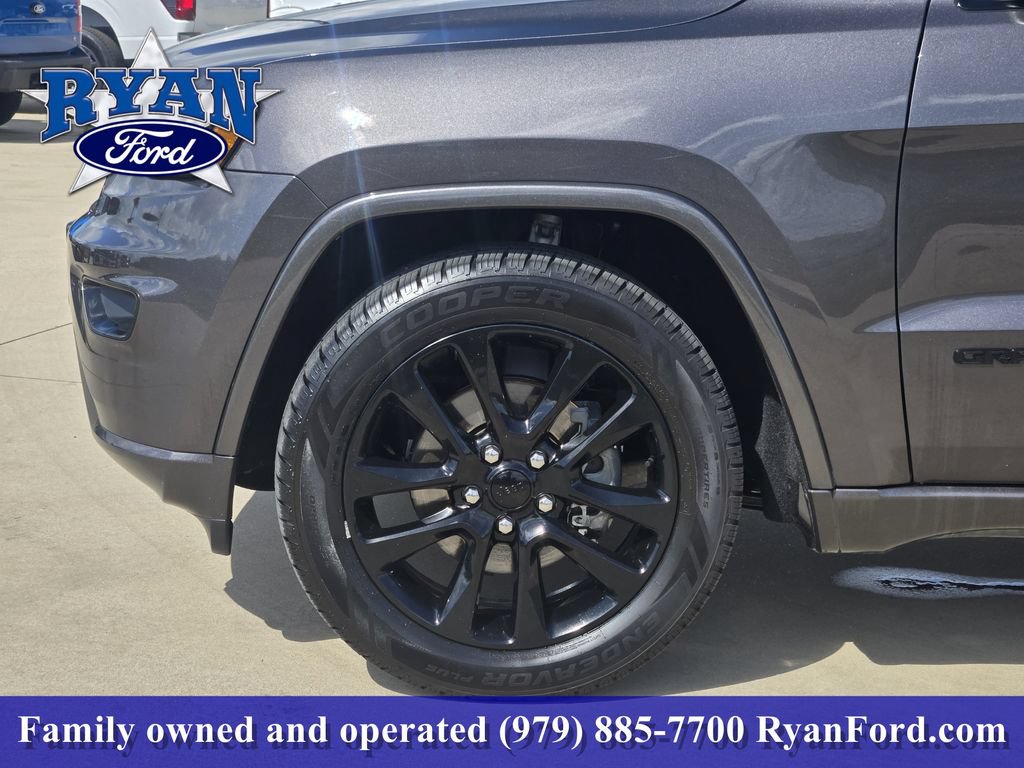 Used 2020 Jeep Grand Cherokee Altitude RWD image 5