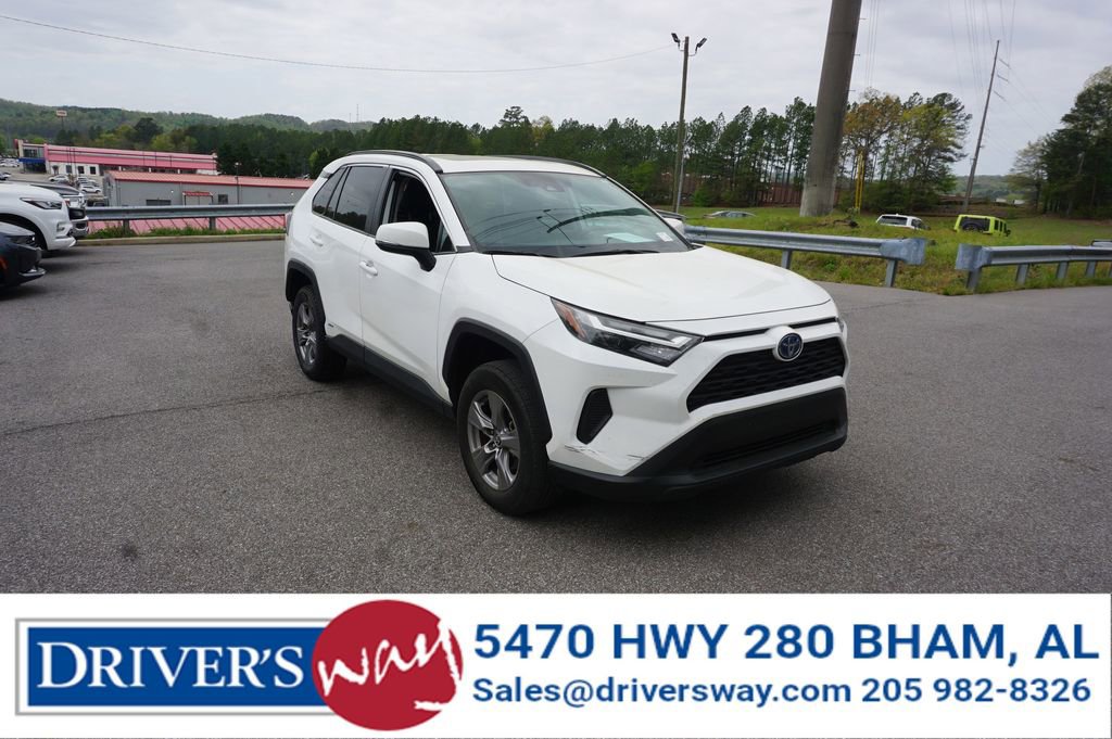 Used 2022 Toyota RAV4 XLE w/ Convenience Package image 1