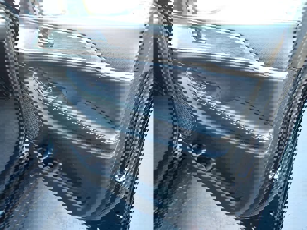 Used 2023 Jeep Grand Cherokee L Limited w/ Black Appearance Package image 27