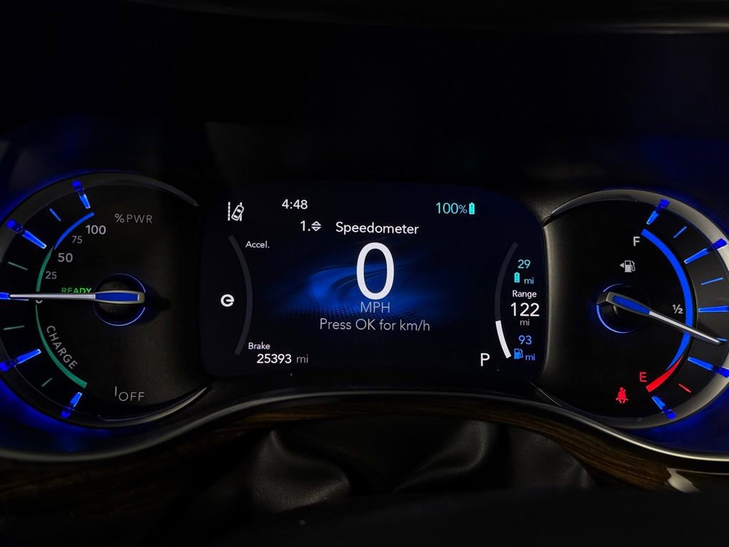 Used 2023 Chrysler Pacifica Pinnacle FWD image 30