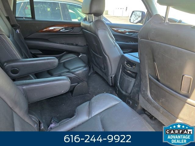 Used 2016 Cadillac Escalade Luxury AWD/4WD image 6