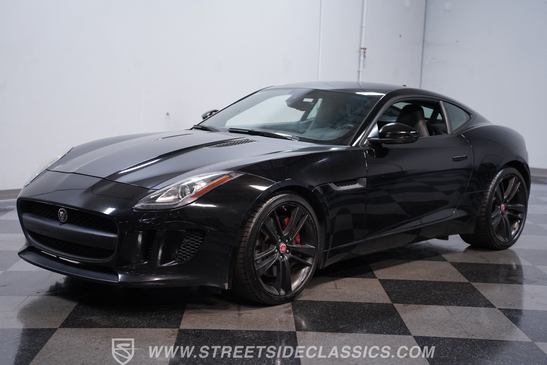 Used 2016 Jaguar F-TYPE Coupe RWD image 7