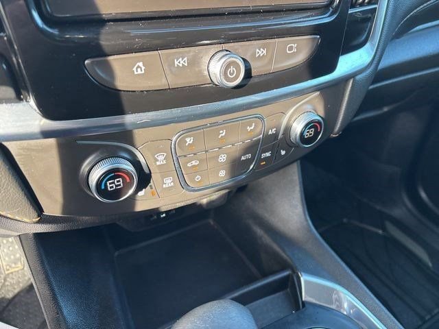Used 2021 Chevrolet Traverse LT image 24