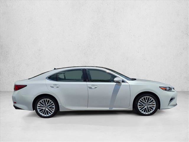 Used 2016 Lexus ES 350 w/ Ultra Luxury Package FWD image 4