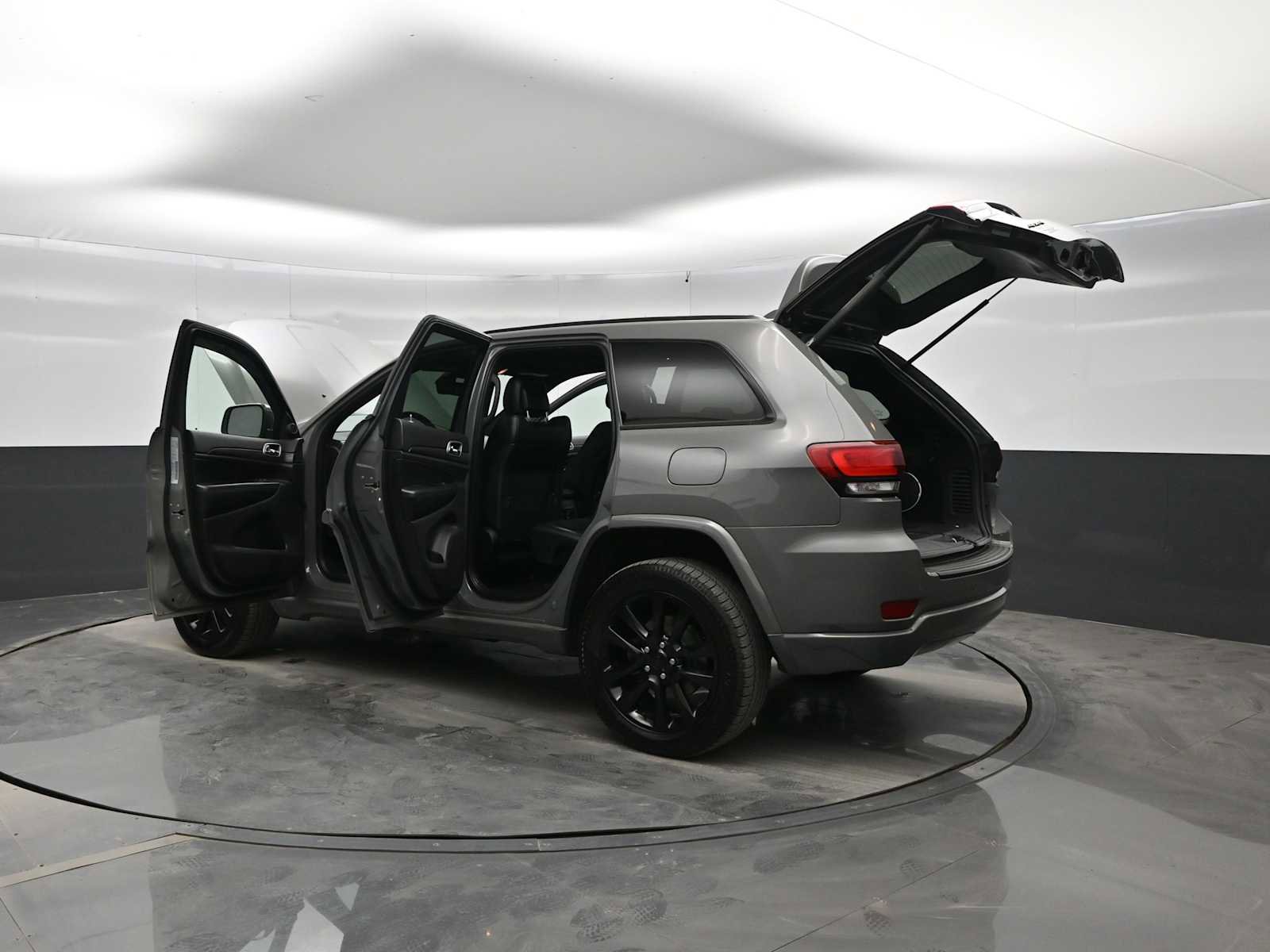 Used 2019 Jeep Grand Cherokee Altitude image 43