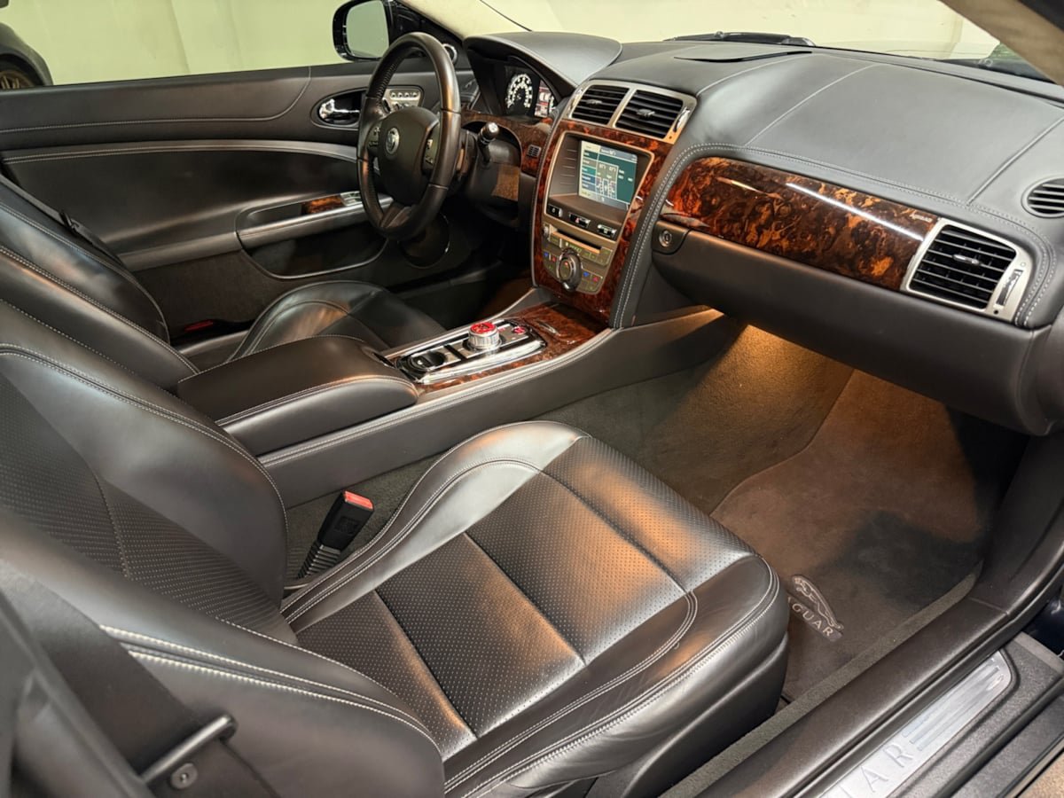 Used 2011 Jaguar XK Coupe RWD image 24