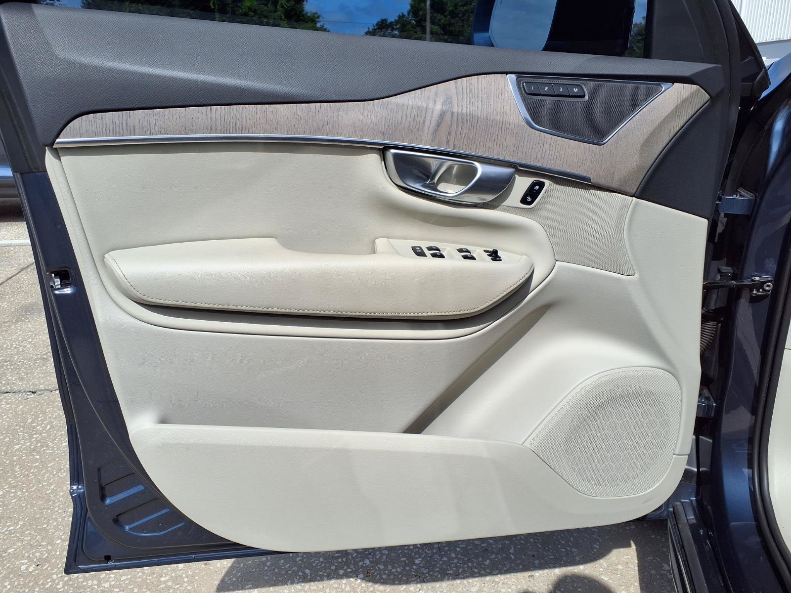 Certified 2023 Volvo XC90 B6 Plus AWD/4WD image 22
