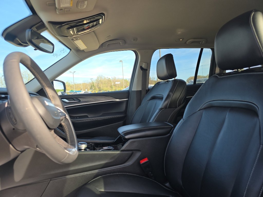 Used 2023 Jeep Grand Cherokee Limited image 20