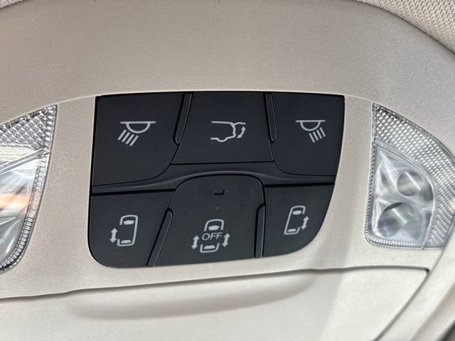 Used 2023 Chrysler Pacifica Limited FWD image 24