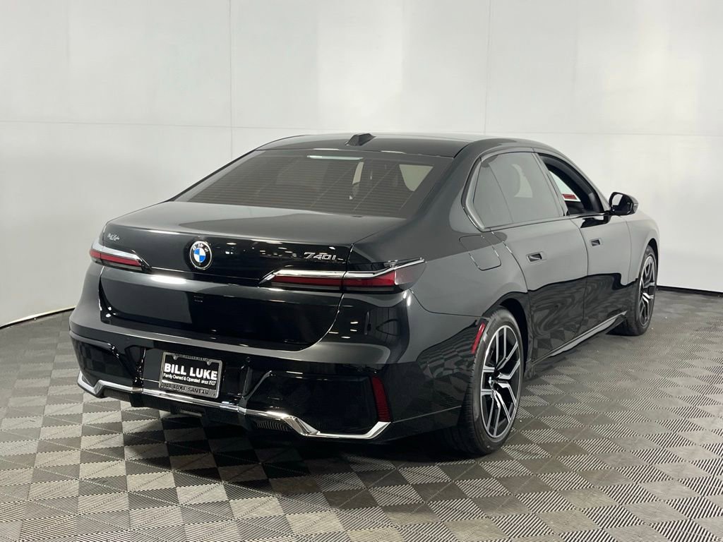 Used 2025 BMW 740i image 6