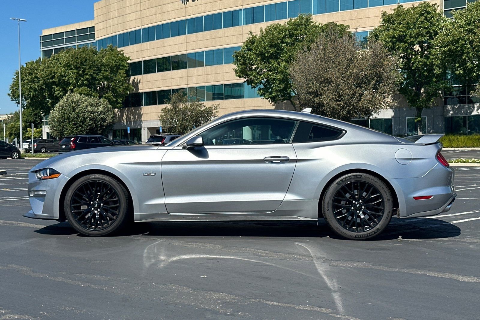Used 2021 Ford Mustang GT Premium w/ GT Performance Package RWD image 7