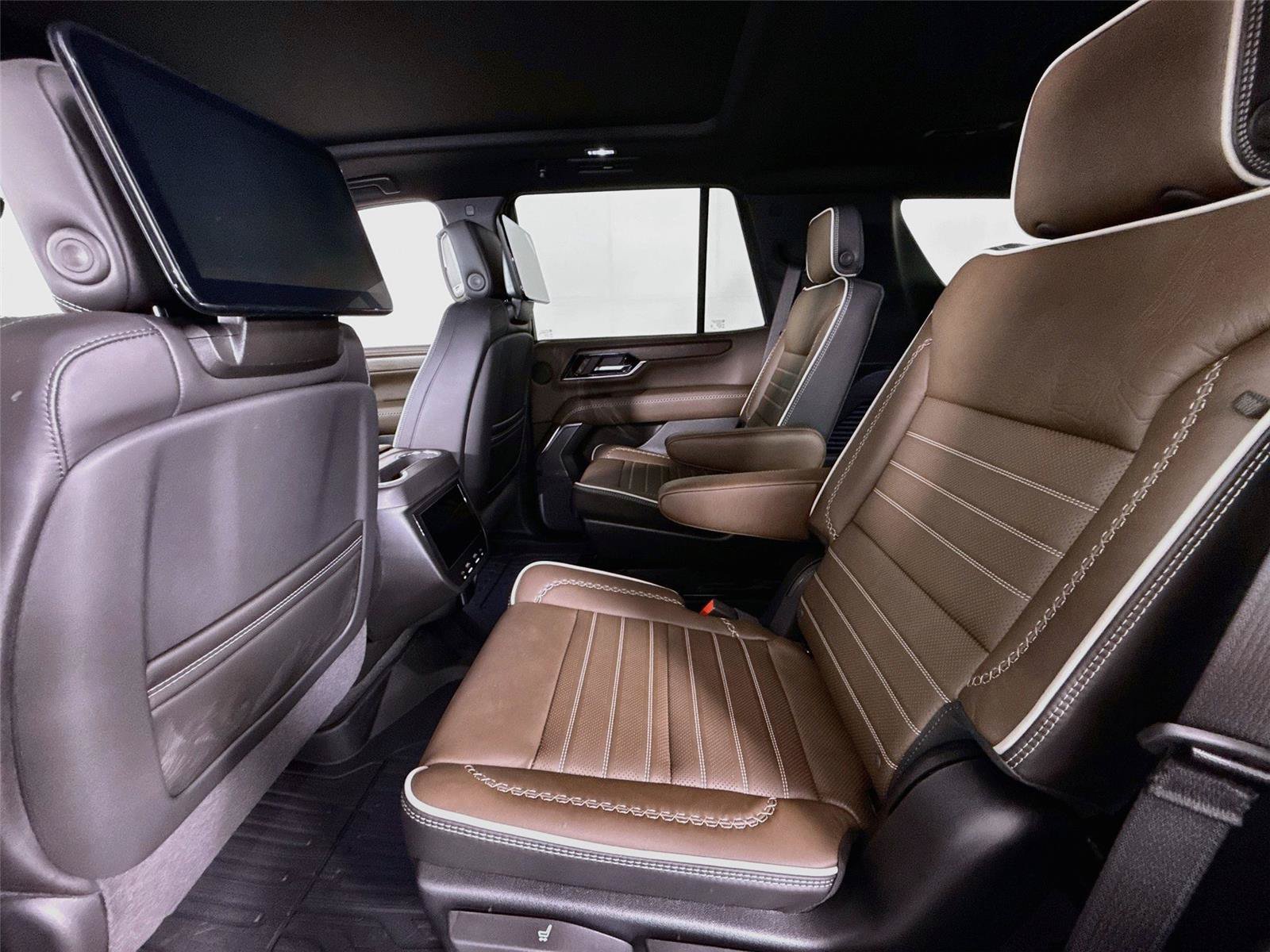 New 2026 GMC Yukon Denali Ultimate w/ LPO, Floor Liner Package AWD/4WD image 19