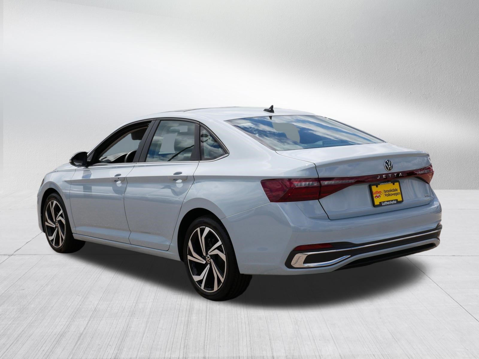Used 2026 Volkswagen Jetta SEL FWD image 5