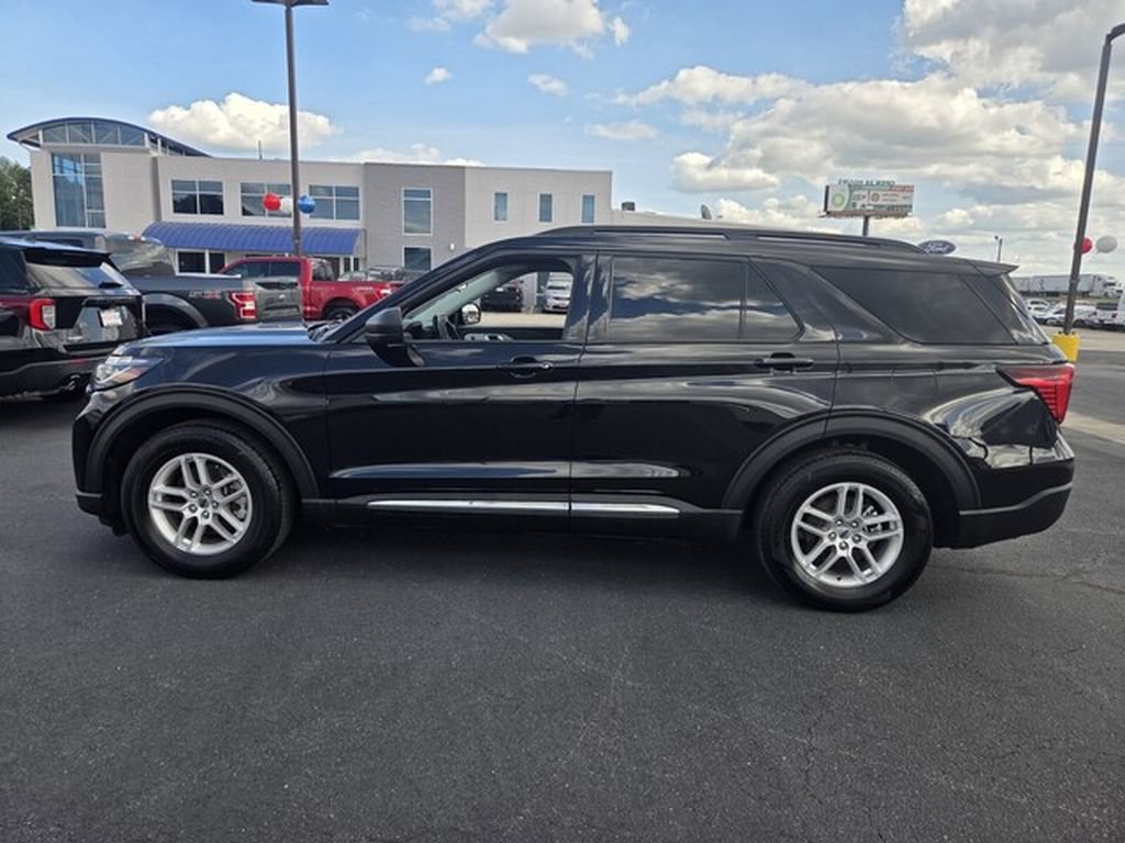 Used 2025 Ford Explorer Active w/ Active Comfort Package RWD image 4