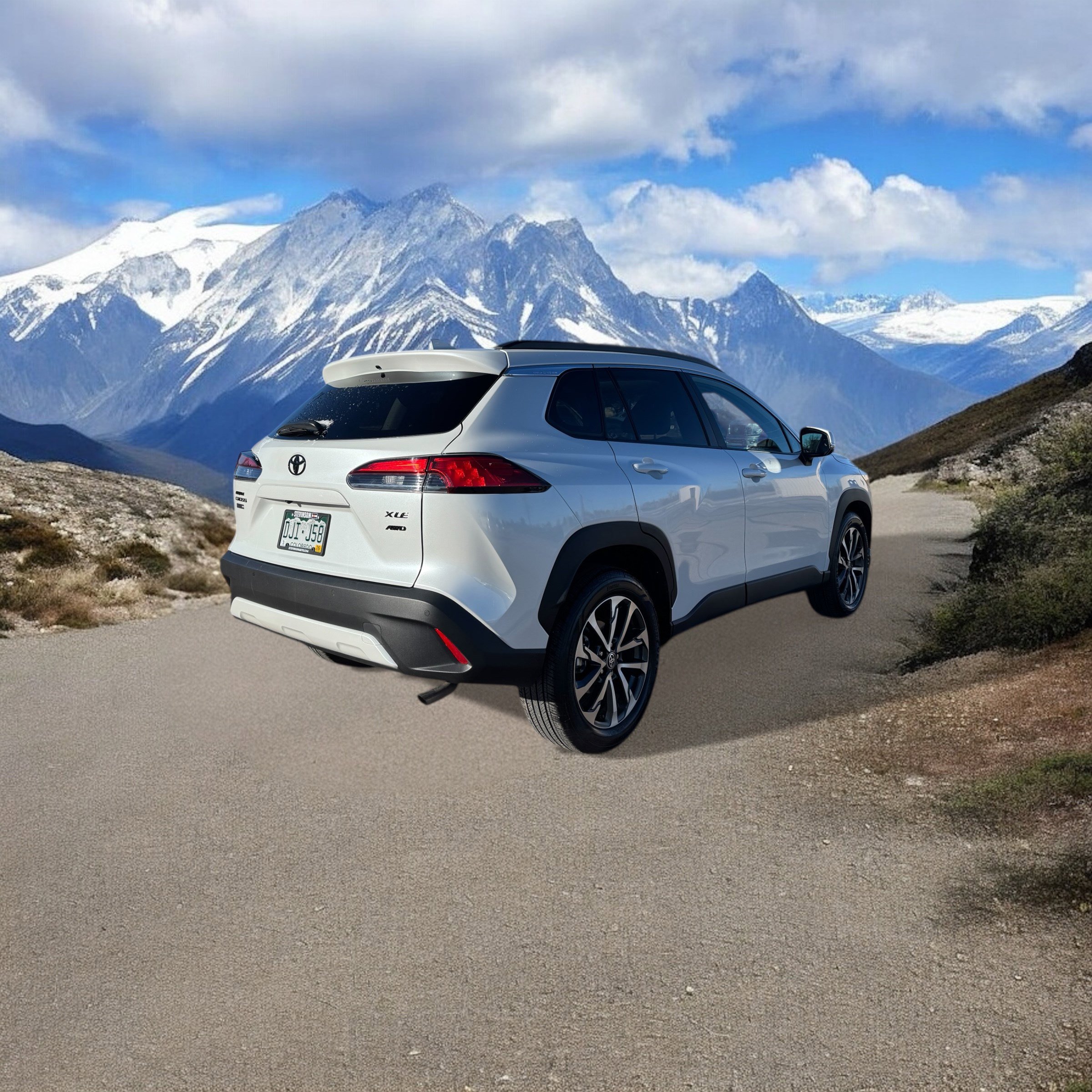 Used 2024 Toyota Corolla Cross XLE image 5