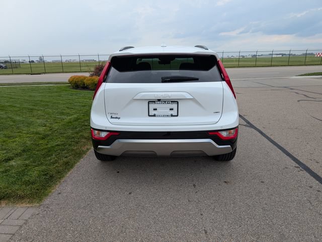 Used 2024 Kia Niro EX Touring FWD image 8