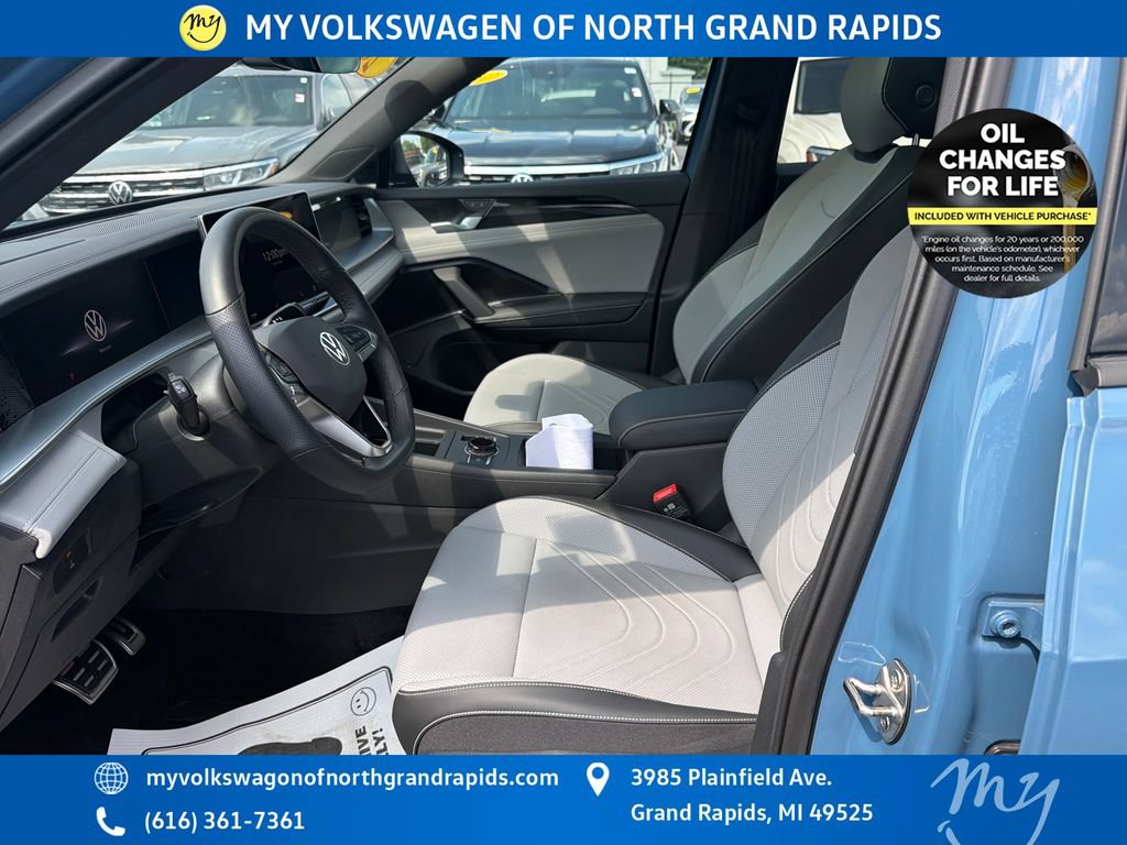 Used 2025 Volkswagen Tiguan SE R-Line AWD/4WD image 10