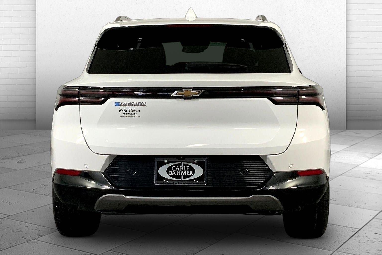 Used 2025 Chevrolet Equinox EV LT FWD image 3