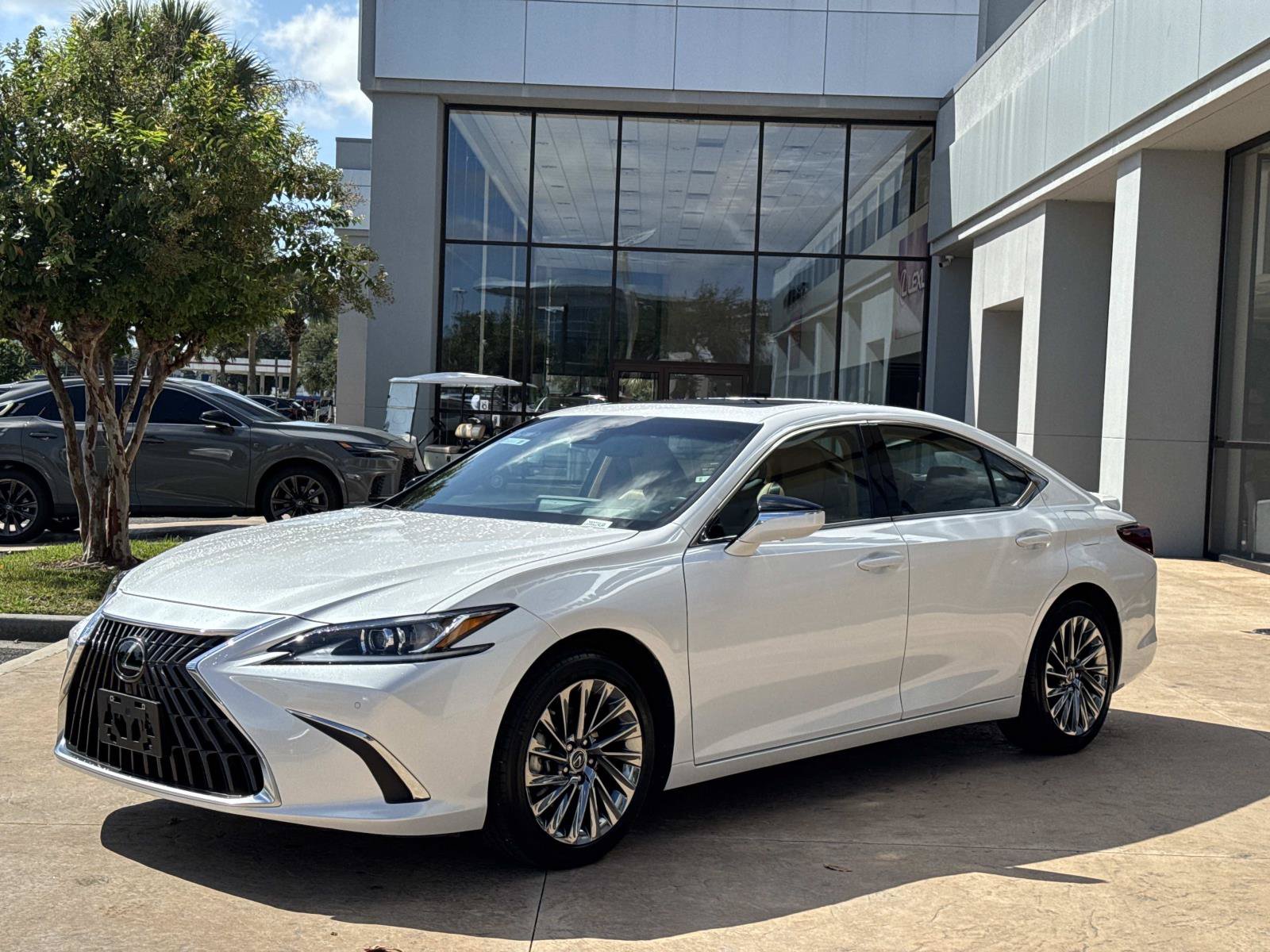 Used 2024 Lexus ES 300h w/ Technology Package FWD image 7