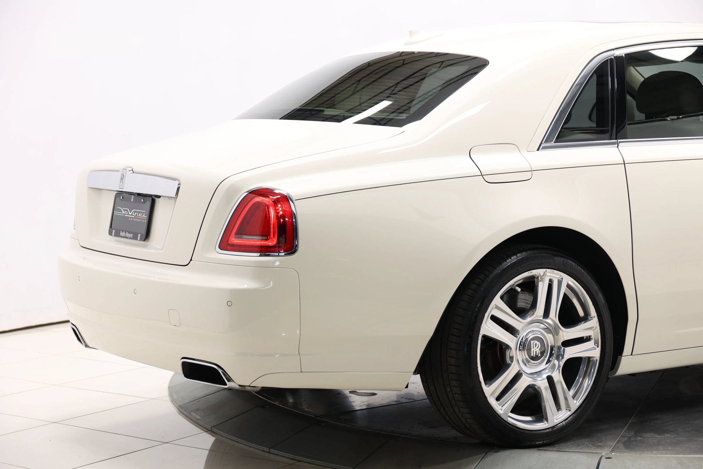 Used 2016 Rolls-Royce Ghost RWD image 79