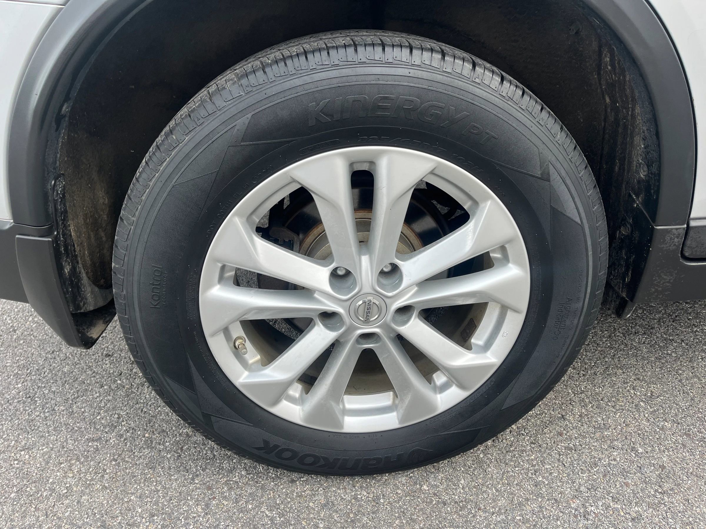 Used 2015 Nissan Rogue SV image 21