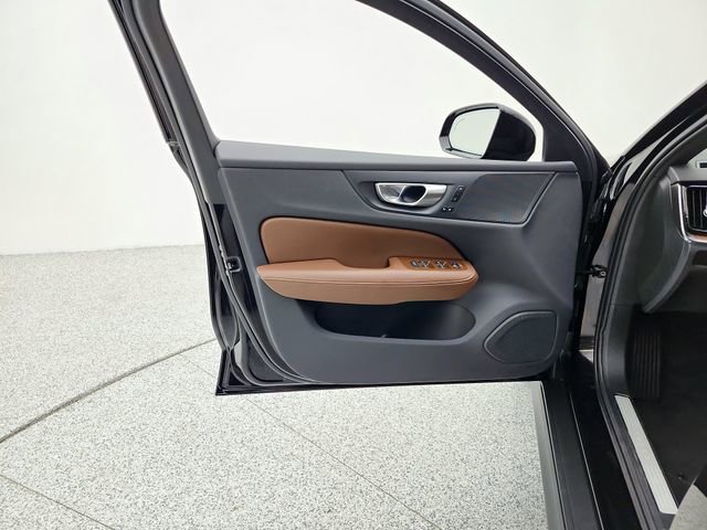 Used 2025 Volvo V60 B5 Cross Country Plus AWD/4WD image 29