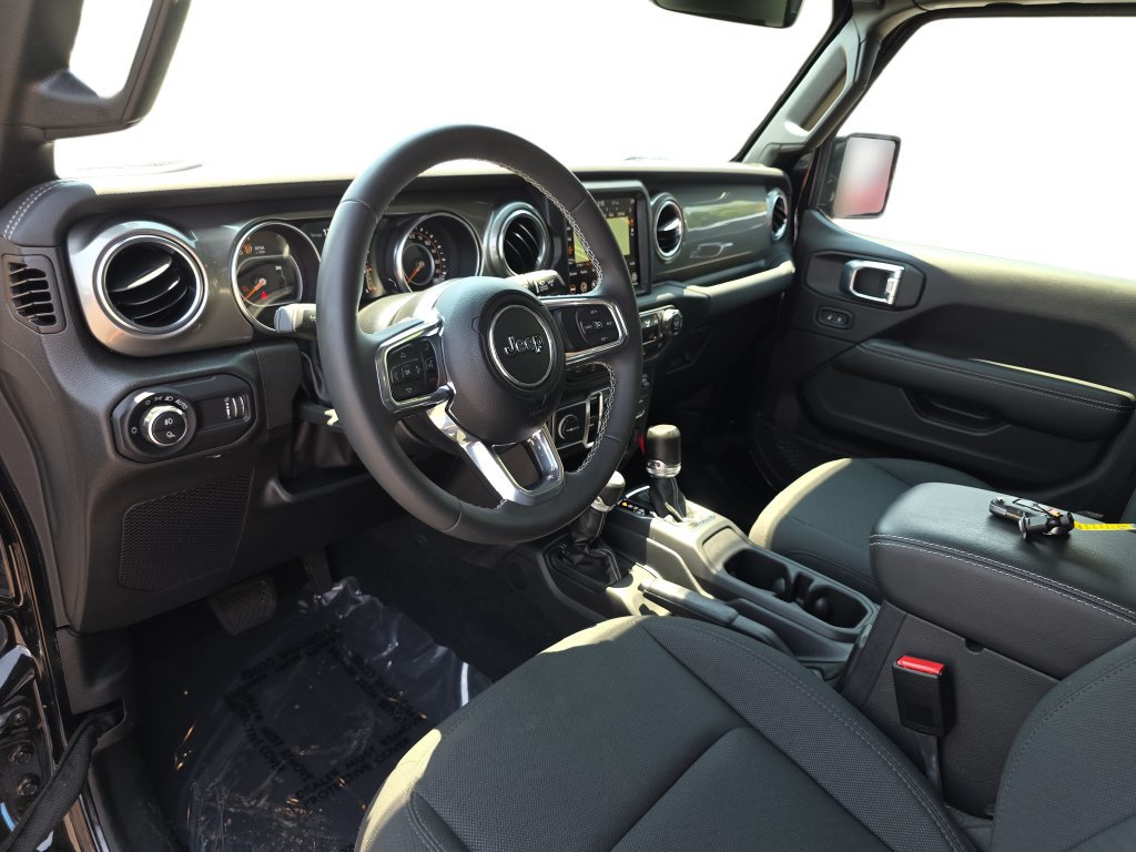 Used 2023 Jeep Gladiator Overland AWD/4WD image 16