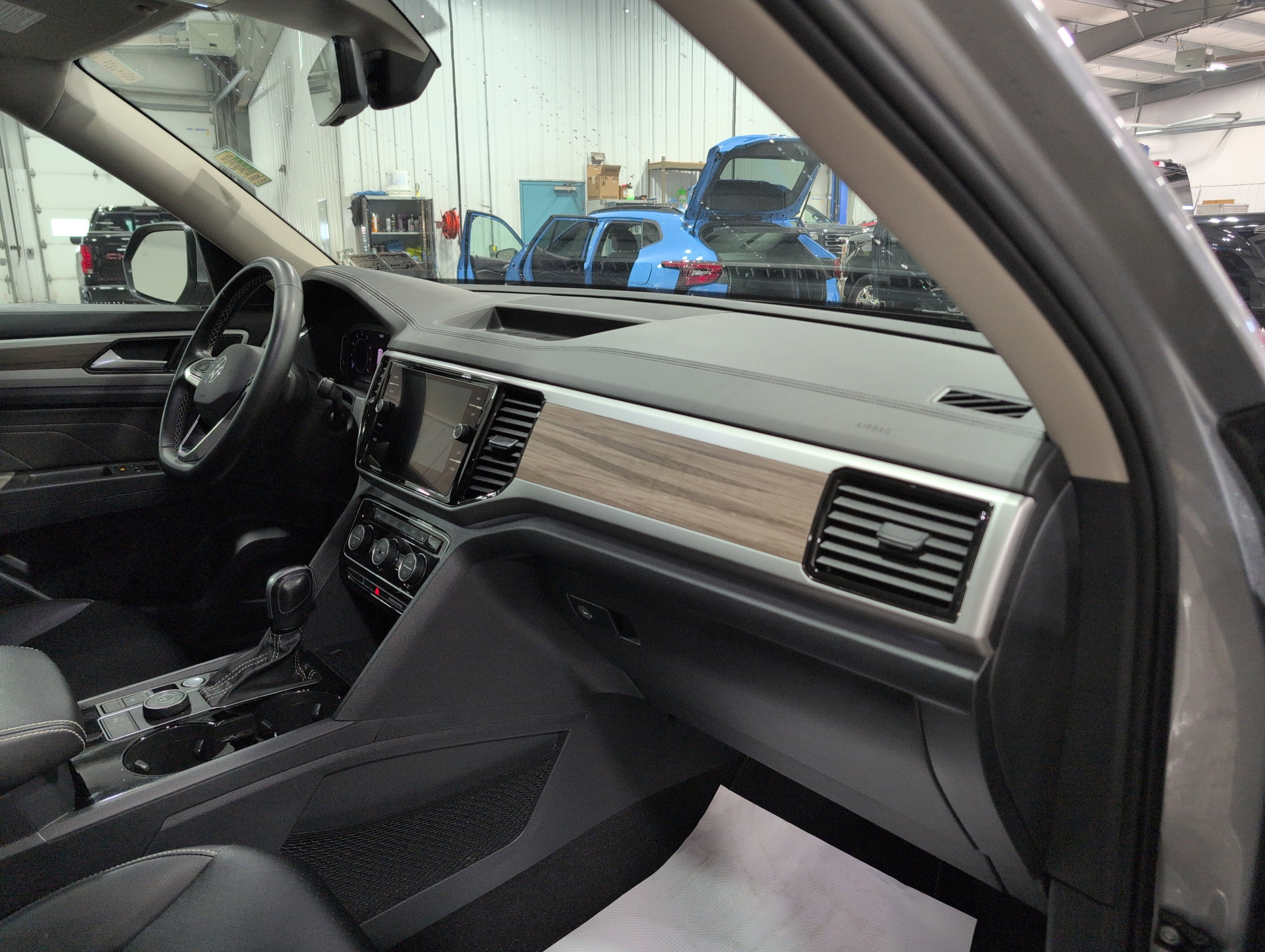 Used 2022 Volkswagen Atlas SEL image 16
