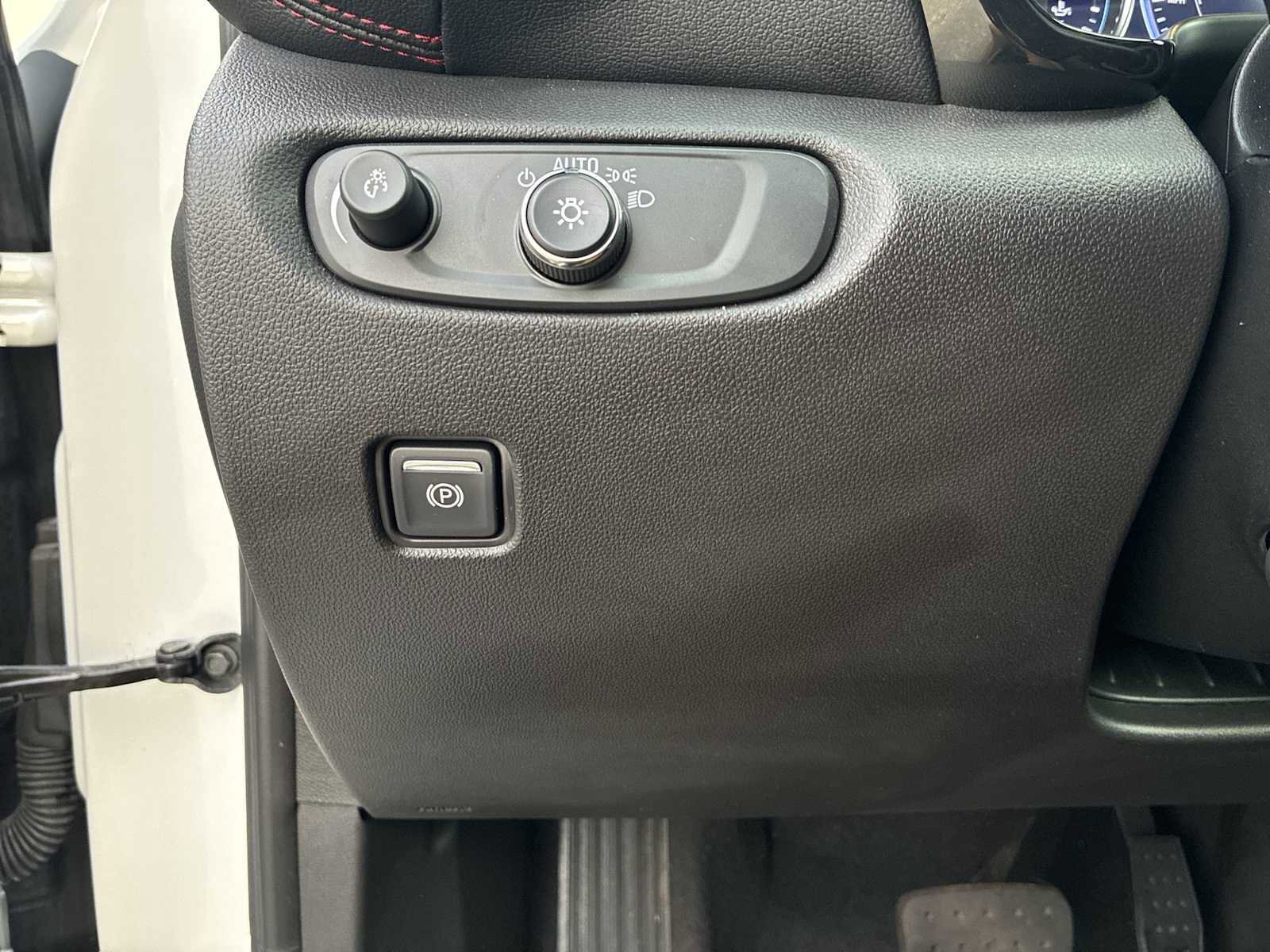 Certified 2023 Chevrolet Blazer RS w/ Driver Confidence II Package image 18