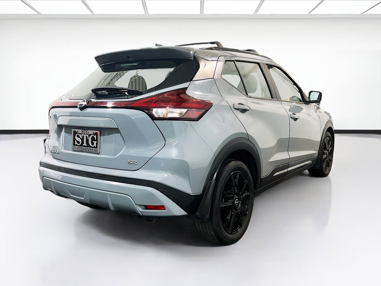 Used 2022 Nissan Kicks SR w/ Interior Electronics Package image 4