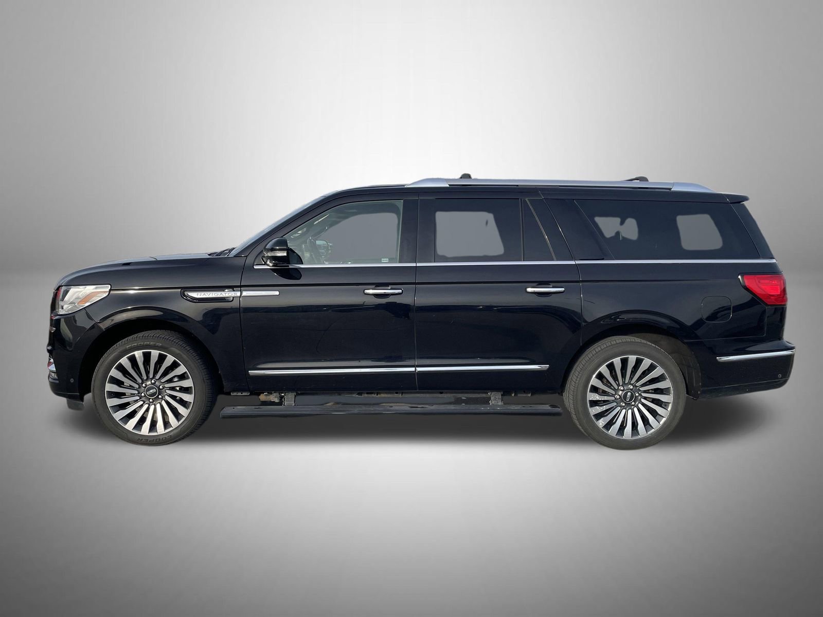 Used 2019 Lincoln Navigator L Reserve image 2