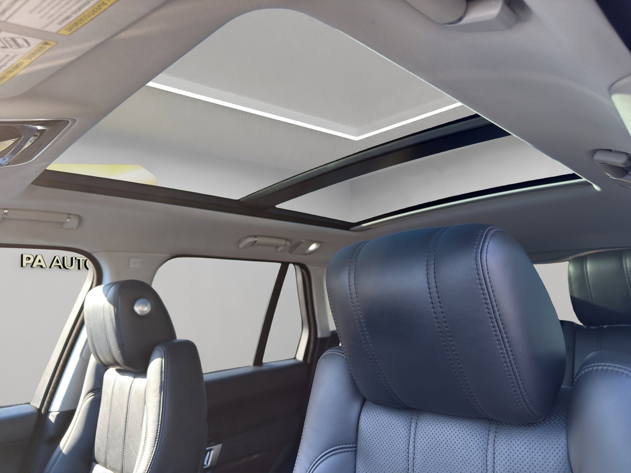 Used 2016 Land Rover Range Rover HSE image 24