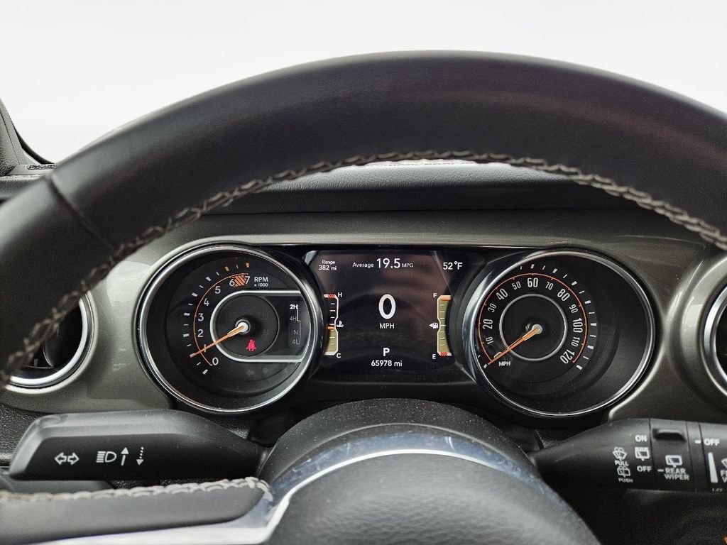 Used 2023 Jeep Wrangler Unlimited Sahara AWD/4WD image 11