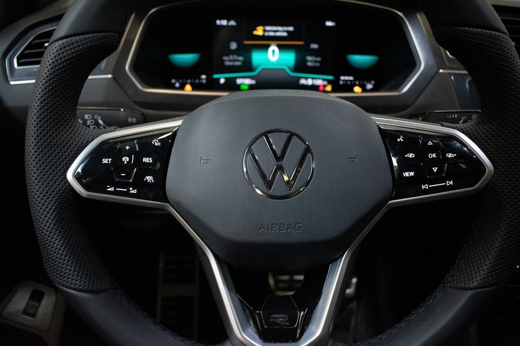 Used 2022 Volkswagen Tiguan SE R-Line image 12